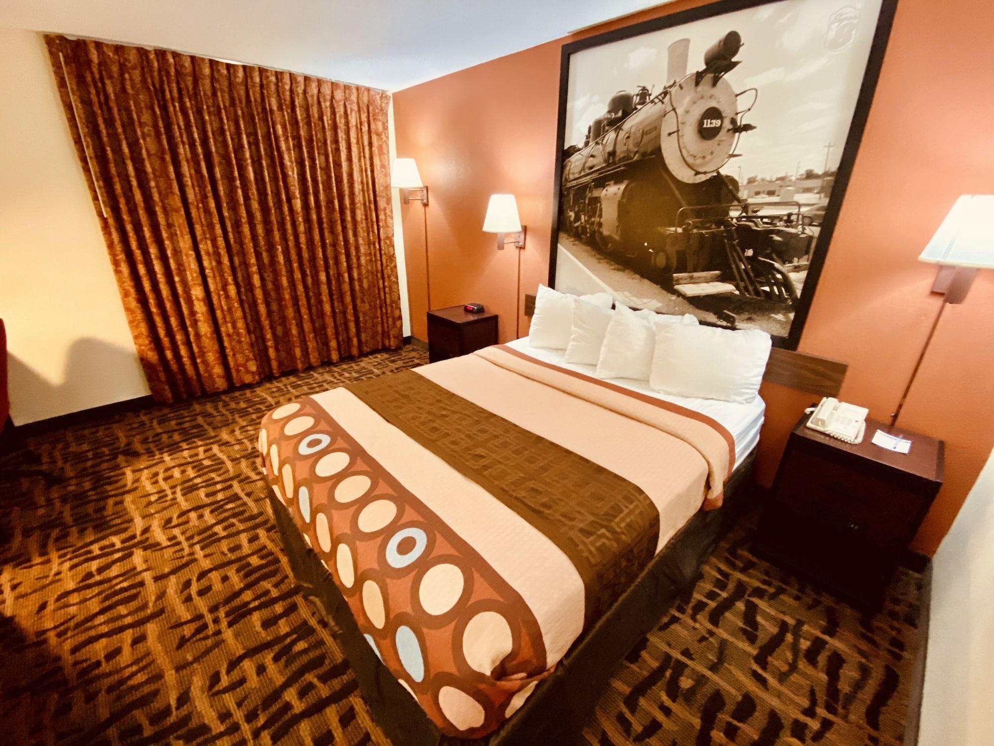 Super 8 By Wyndham Ku Hotel 2*