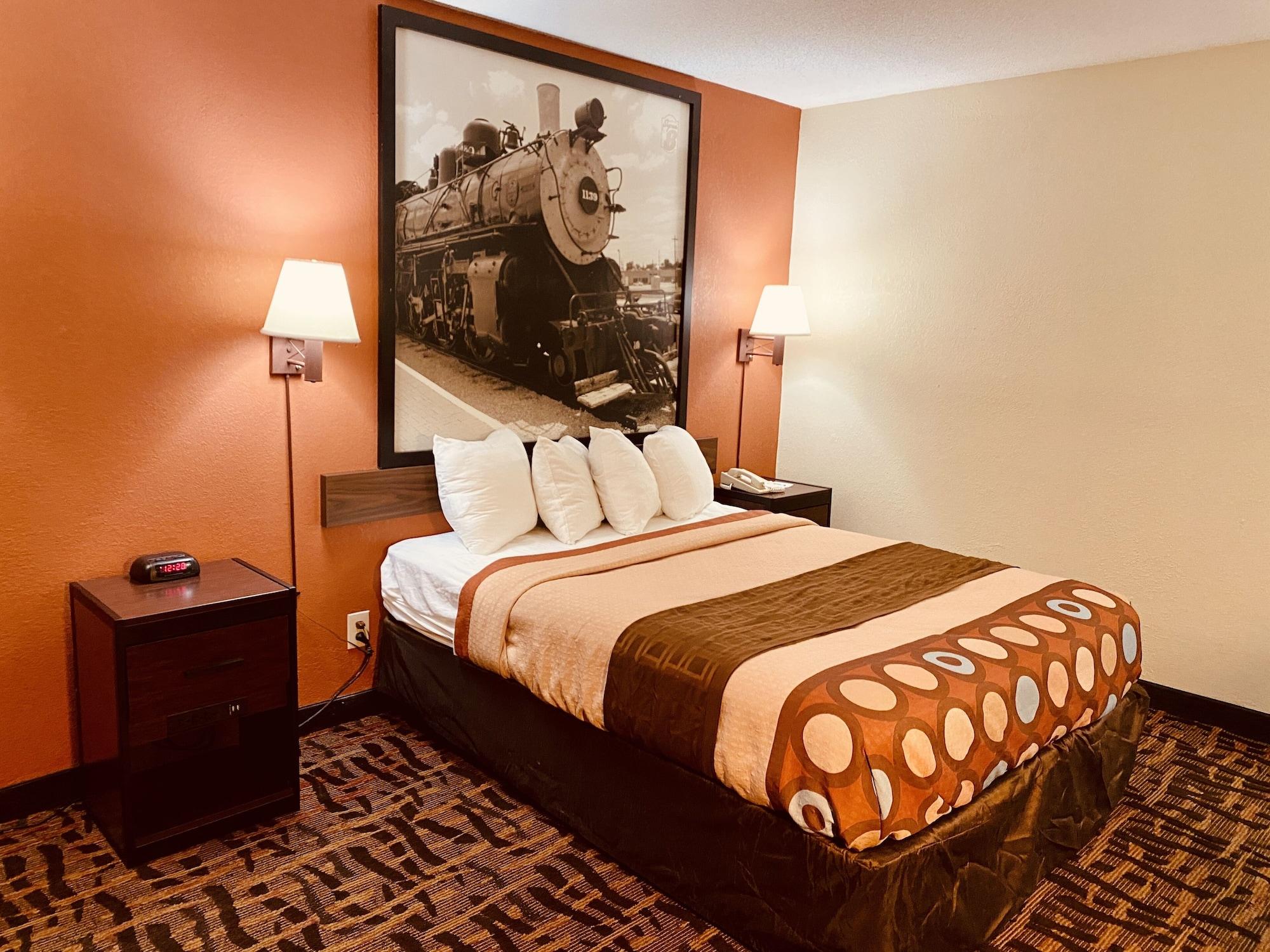 Super 8 By Wyndham Ku Hotel