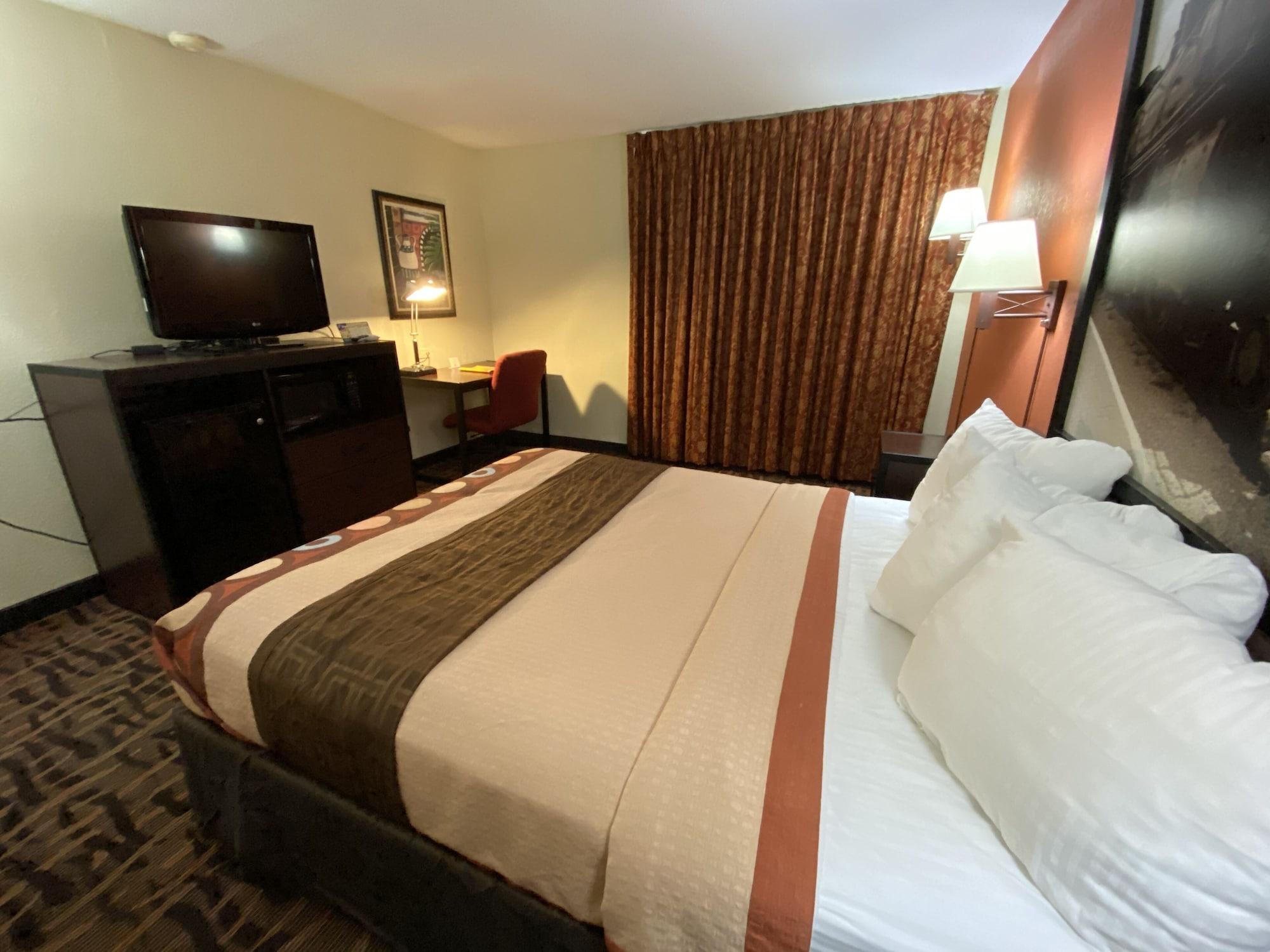 Super 8 By Wyndham Ku Hotel
