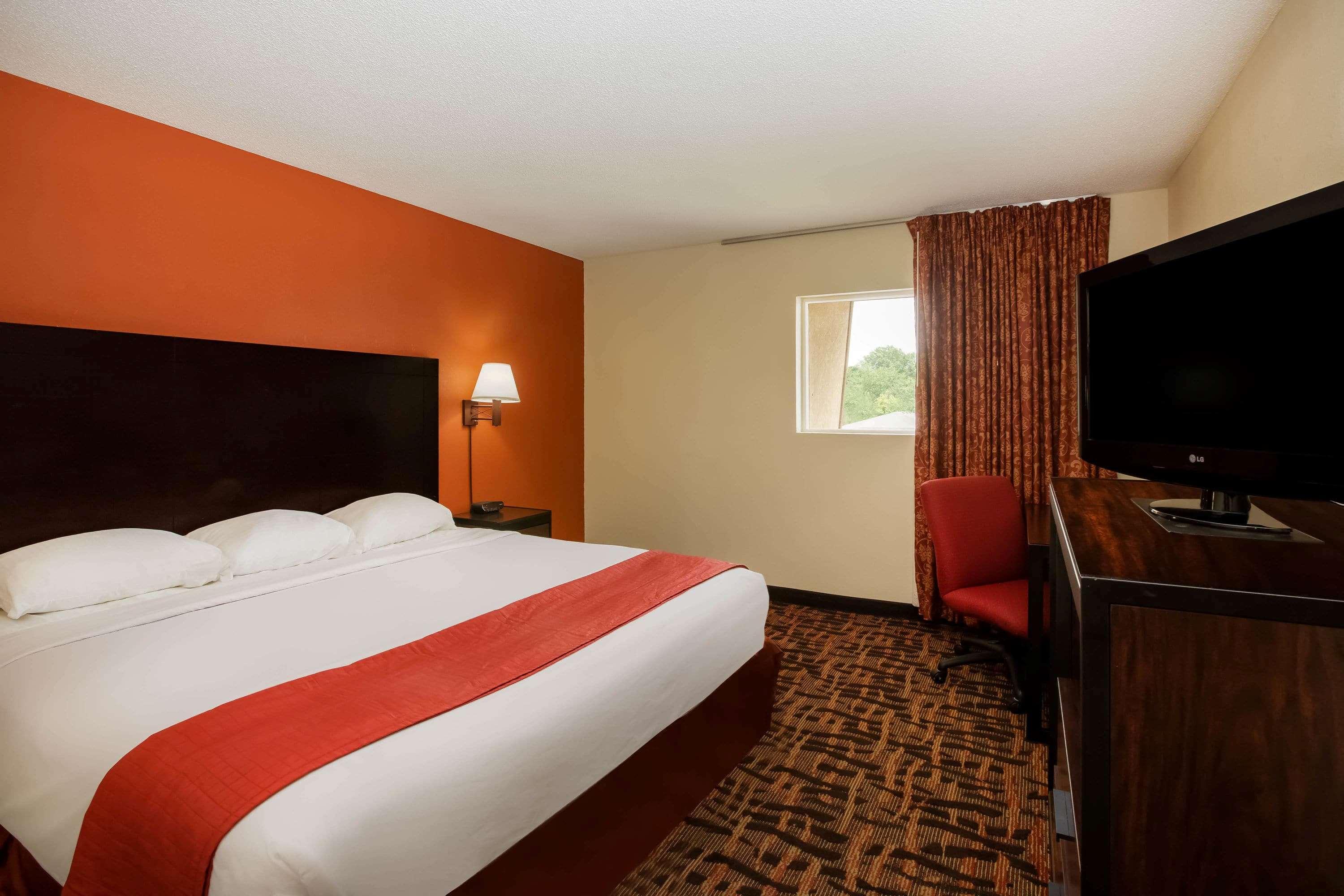 Super 8 By Wyndham Ku Hotel