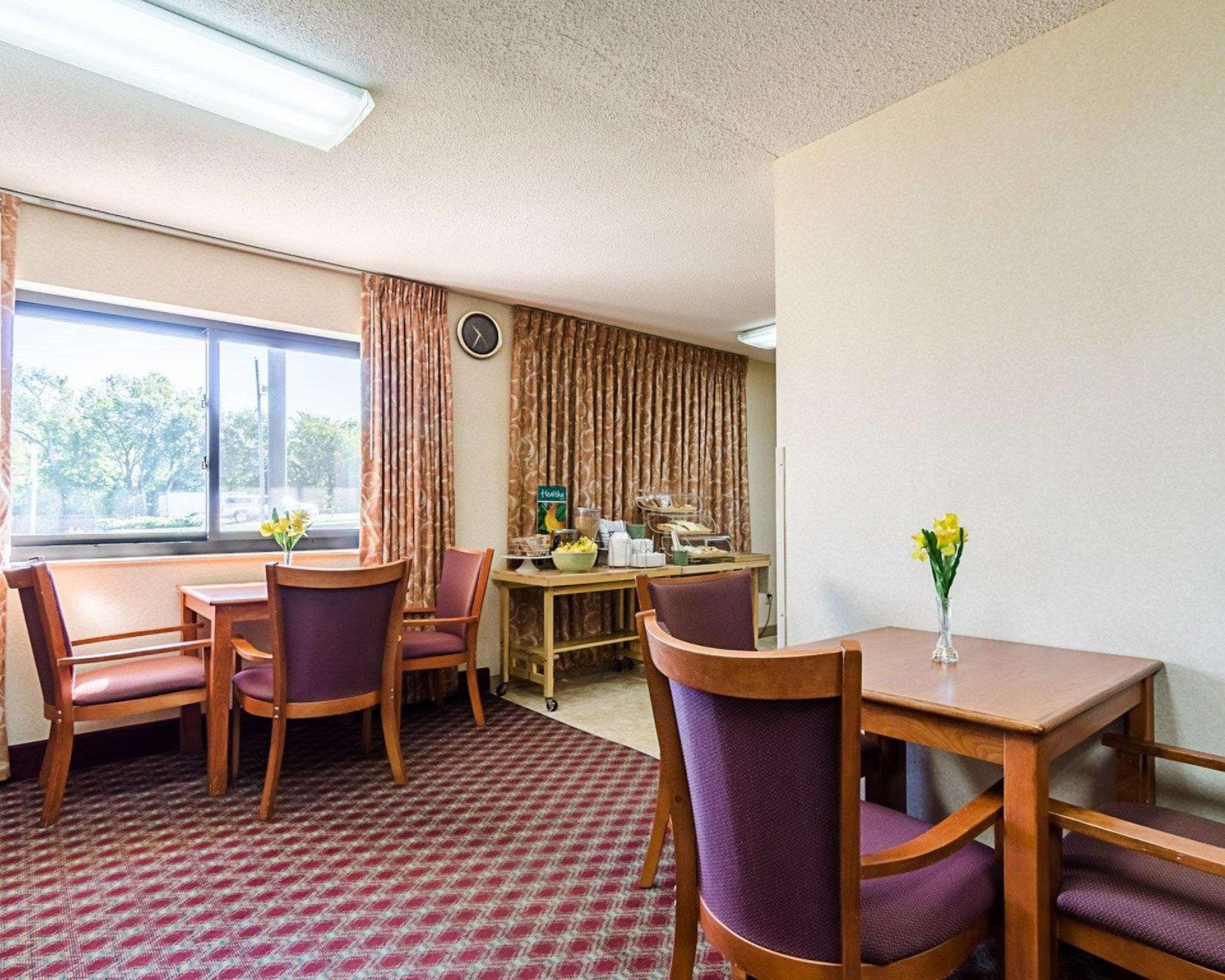 Super 8 By Wyndham Ku Hotel