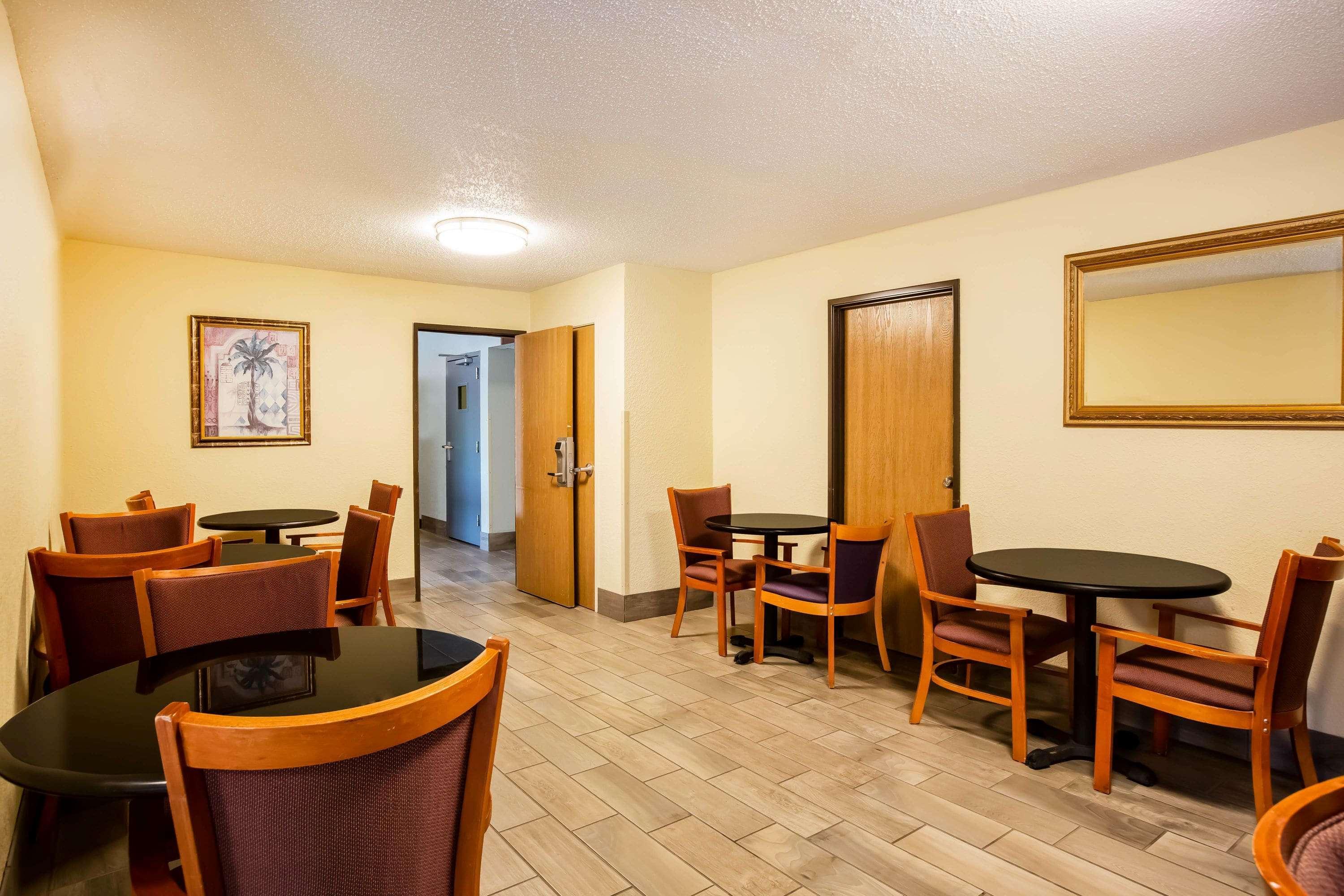 Hotel Super 8 By Wyndham Ku 2*