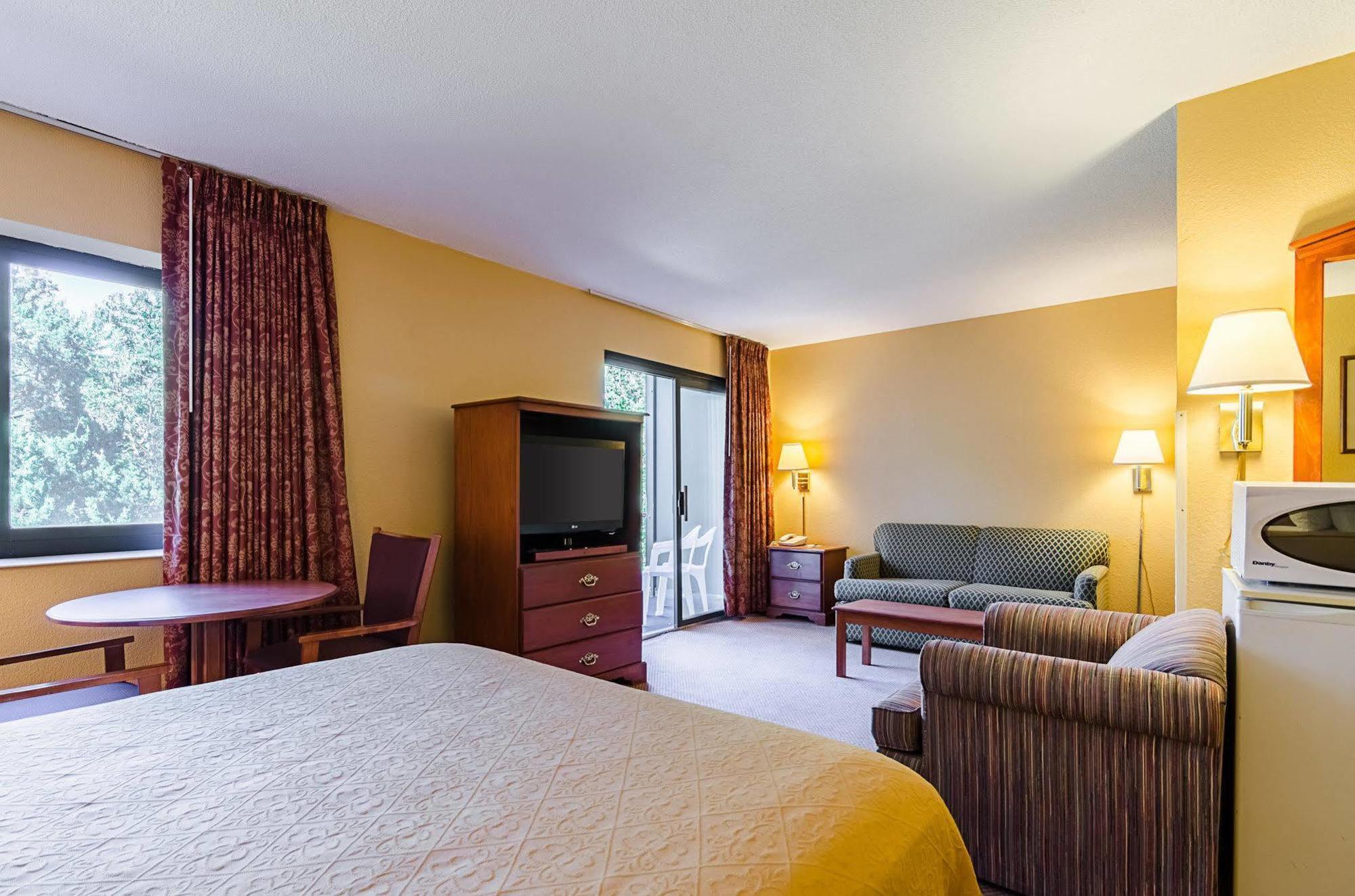 Super 8 By Wyndham Ku 2*