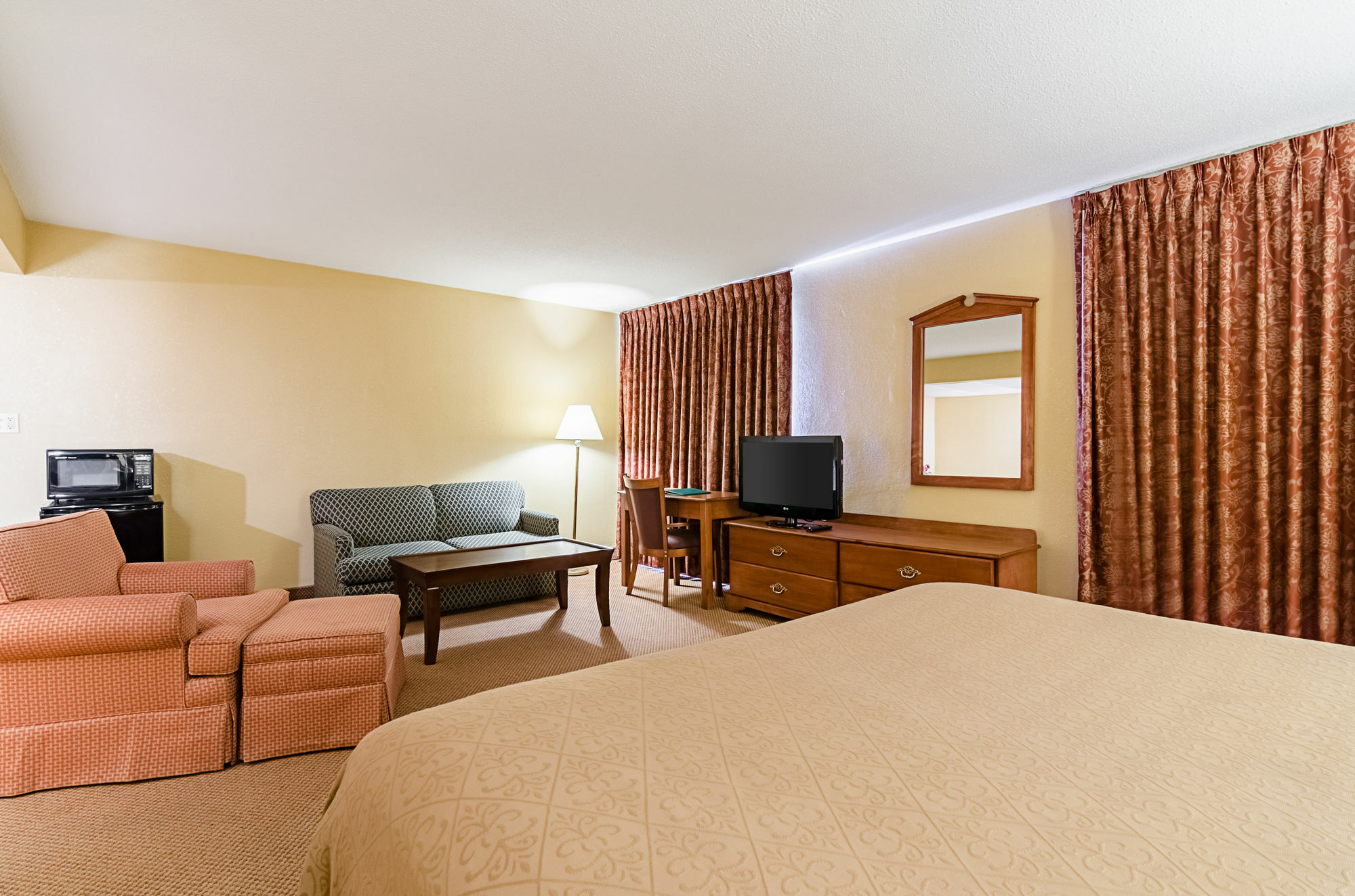 Super 8 By Wyndham Ku Hotel