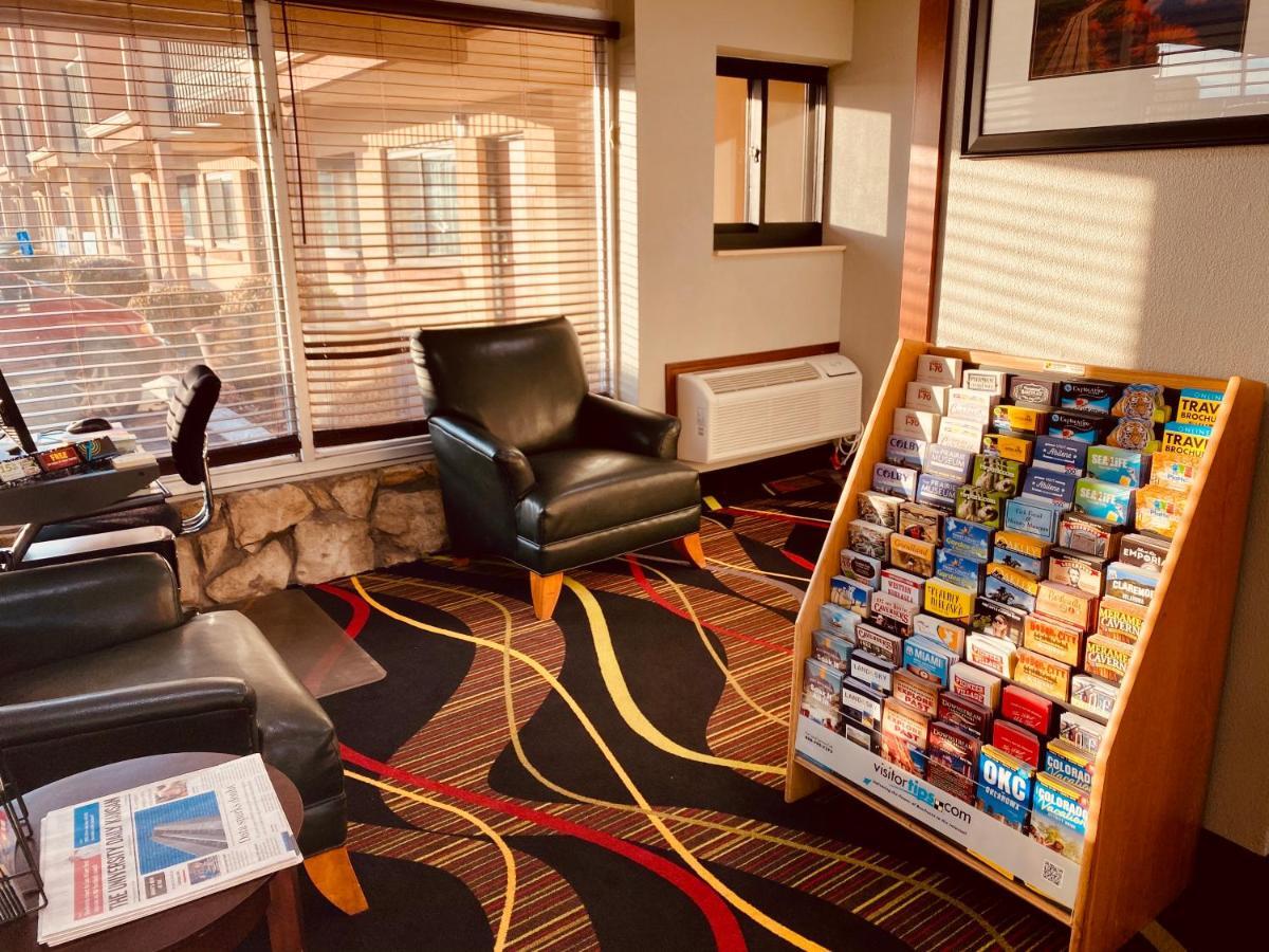 Hotel Super 8 By Wyndham Ku Lawrence